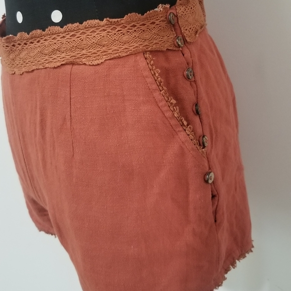 ON THE EDGE RUSTY LACE DETAIL SHORTS - Picture 6 of 15